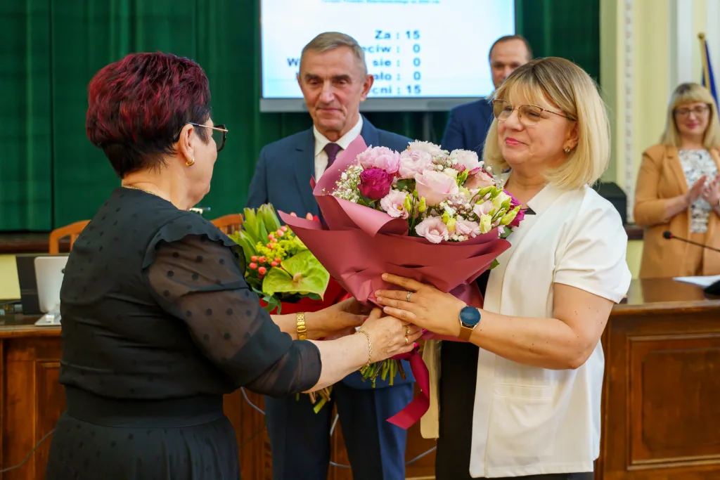 miroslaw belina i zarzad powiatu skierniewickiego z jednoglosnym absolutorium za 2024 rok 33 z 44