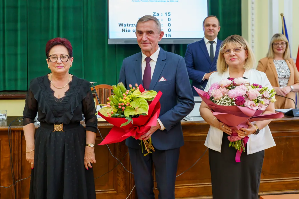 miroslaw belina i zarzad powiatu skierniewickiego z jednoglosnym absolutorium za 2024 rok 34 z 44