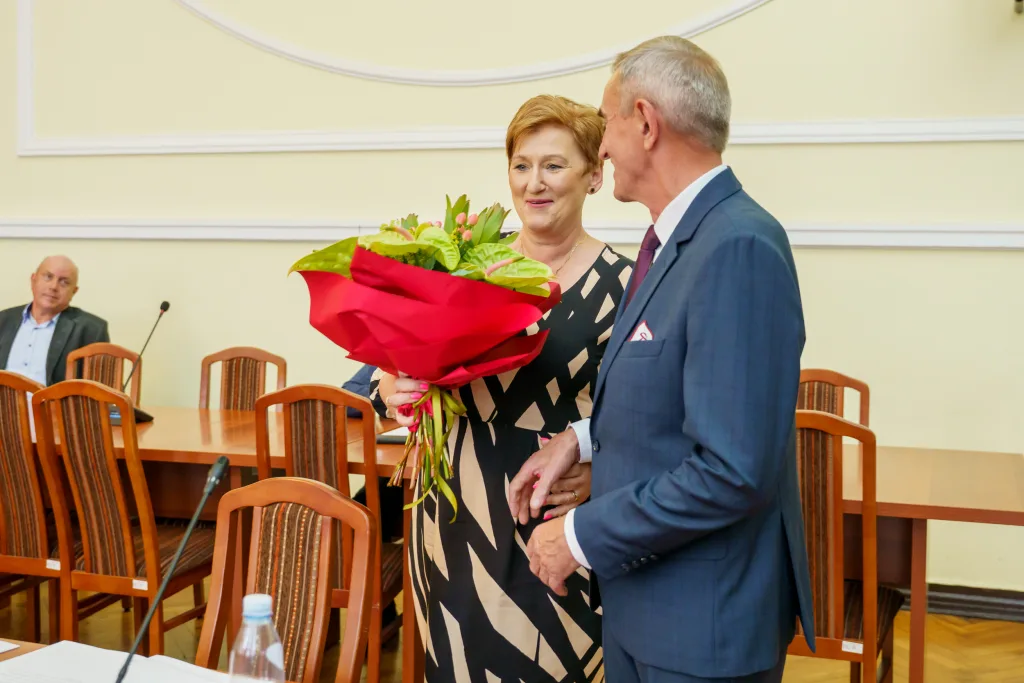 miroslaw belina i zarzad powiatu skierniewickiego z jednoglosnym absolutorium za 2024 rok 35 z 44