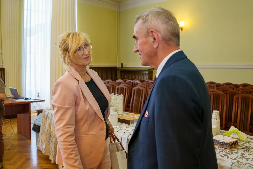 miroslaw belina i zarzad powiatu skierniewickiego z jednoglosnym absolutorium za 2024 rok 38 z 44