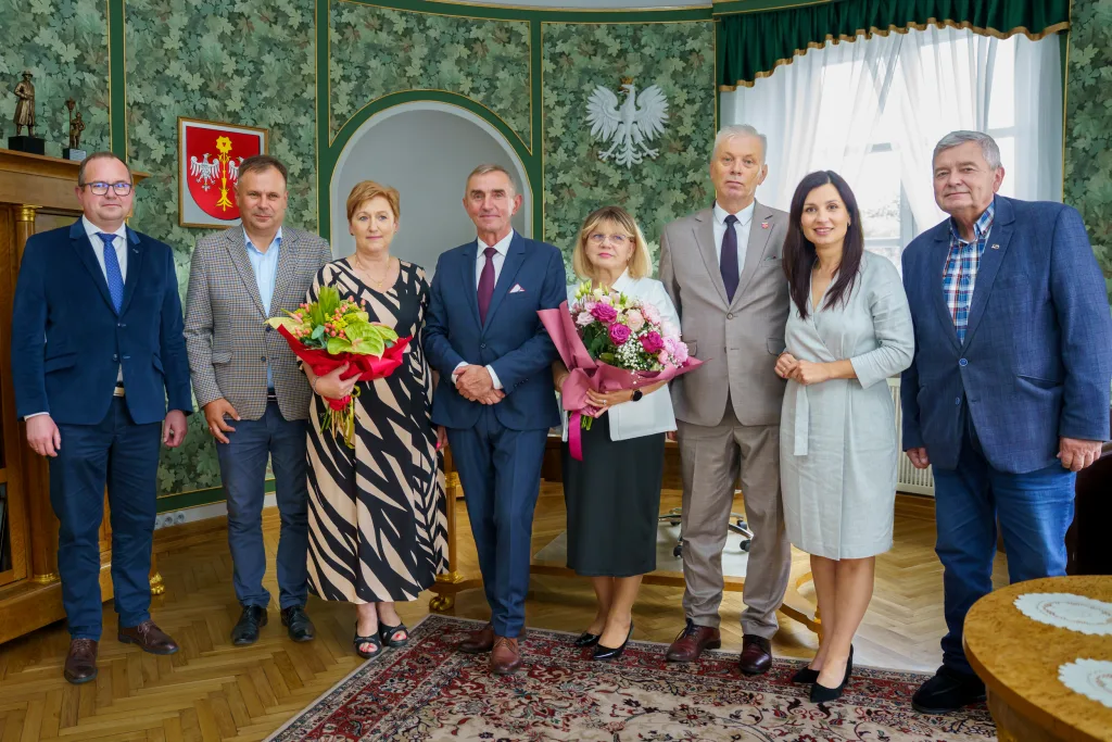 miroslaw belina i zarzad powiatu skierniewickiego z jednoglosnym absolutorium za 2024 rok 44 z 44