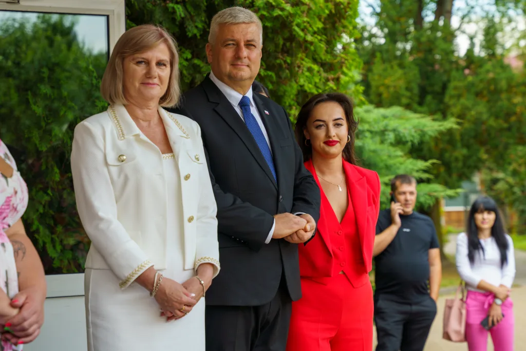 polonez osmoklasistow z sp nr 1 w skierniewicach na zakonczenie roku szkolnego 2024 2025 12 z 50