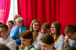 polonez osmoklasistow z sp nr 1 w skierniewicach na zakonczenie roku szkolnego 2024 2025 48 z 50