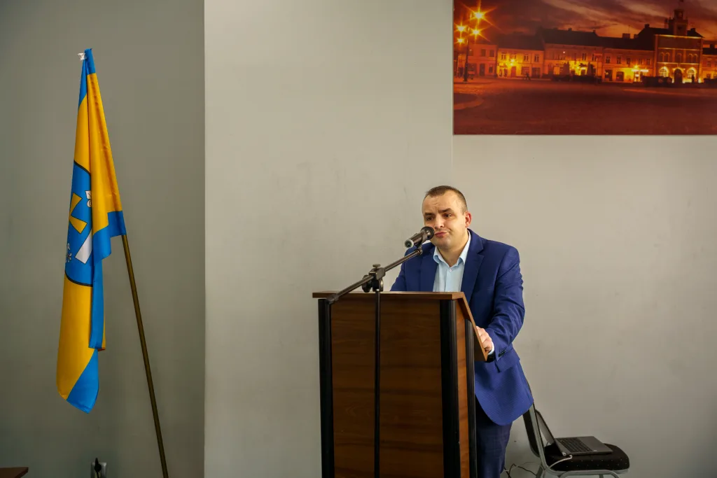 protest przed sesja rady miasta skierniewiczanie przeciwko centrum integracji cudzoziemcow 2 z 8