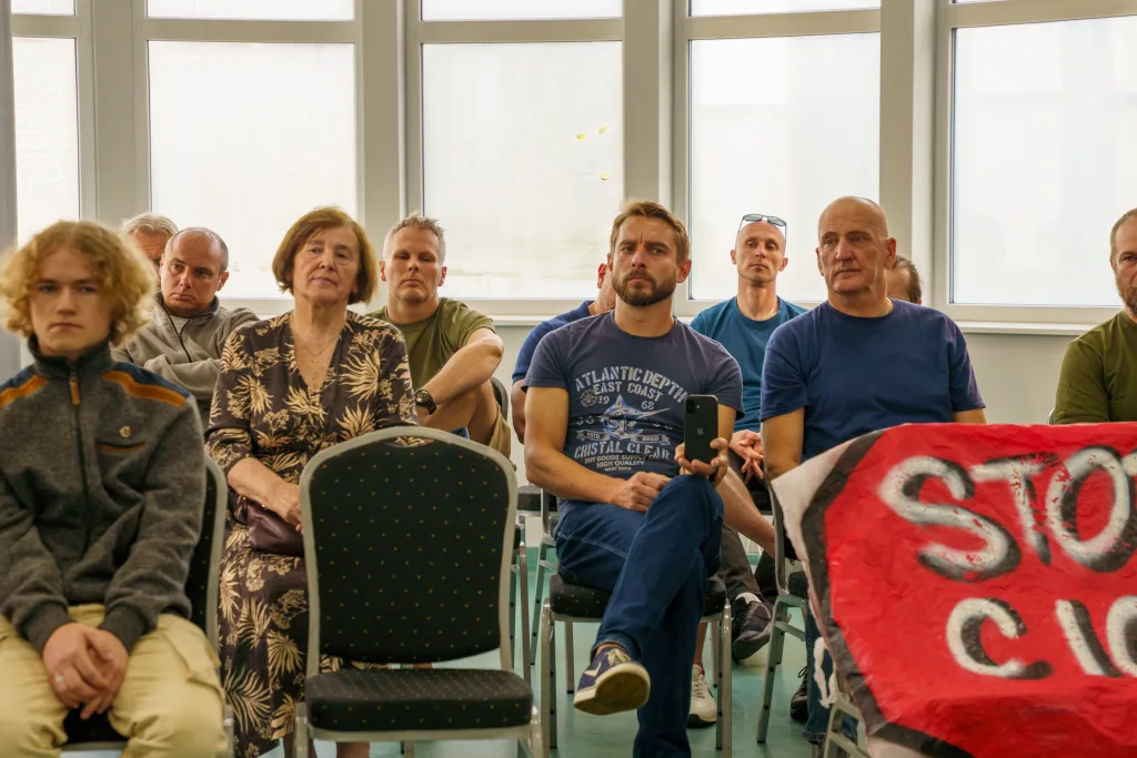 protest przed sesja rady miasta skierniewiczanie przeciwko centrum integracji cudzoziemcow 5 z 8