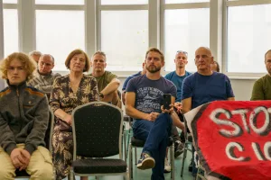 protest przed sesja rady miasta skierniewiczanie przeciwko centrum integracji cudzoziemcow 5 z 8