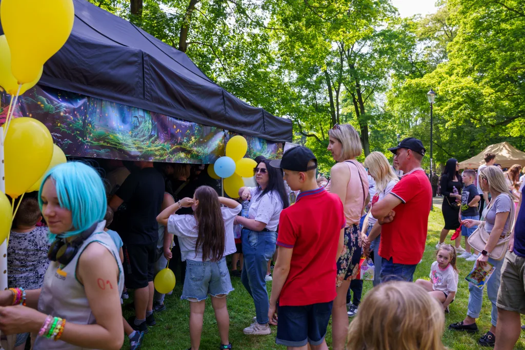 Tłumy na miejskim Dniu Dziecka w Skierniewicach. Park zamienił się w Baśniową Krainę 38 tlumy na dniu dziecka w skierniewicach 46 z 65