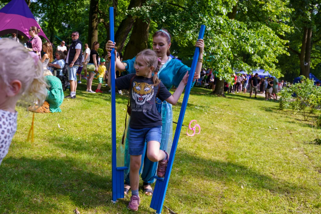 Tłumy na miejskim Dniu Dziecka w Skierniewicach. Park zamienił się w Baśniową Krainę 33 tlumy na dniu dziecka w skierniewicach 62 z 65
