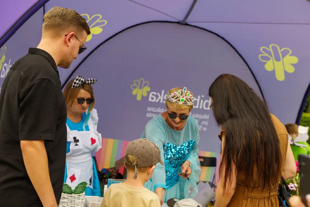 Tłumy na miejskim Dniu Dziecka w Skierniewicach. Park zamienił się w Baśniową Krainę 38 tlumy na dniu dziecka w skierniewicach 64 z 65