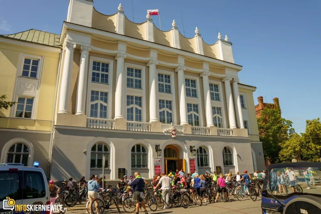 250 osób na trasie do Lipiec Reymontowskich. Peleton uciekł od smartfonów 1 V Ekologiczny Powiatowy Rajd Rowerowy (13 z 105)