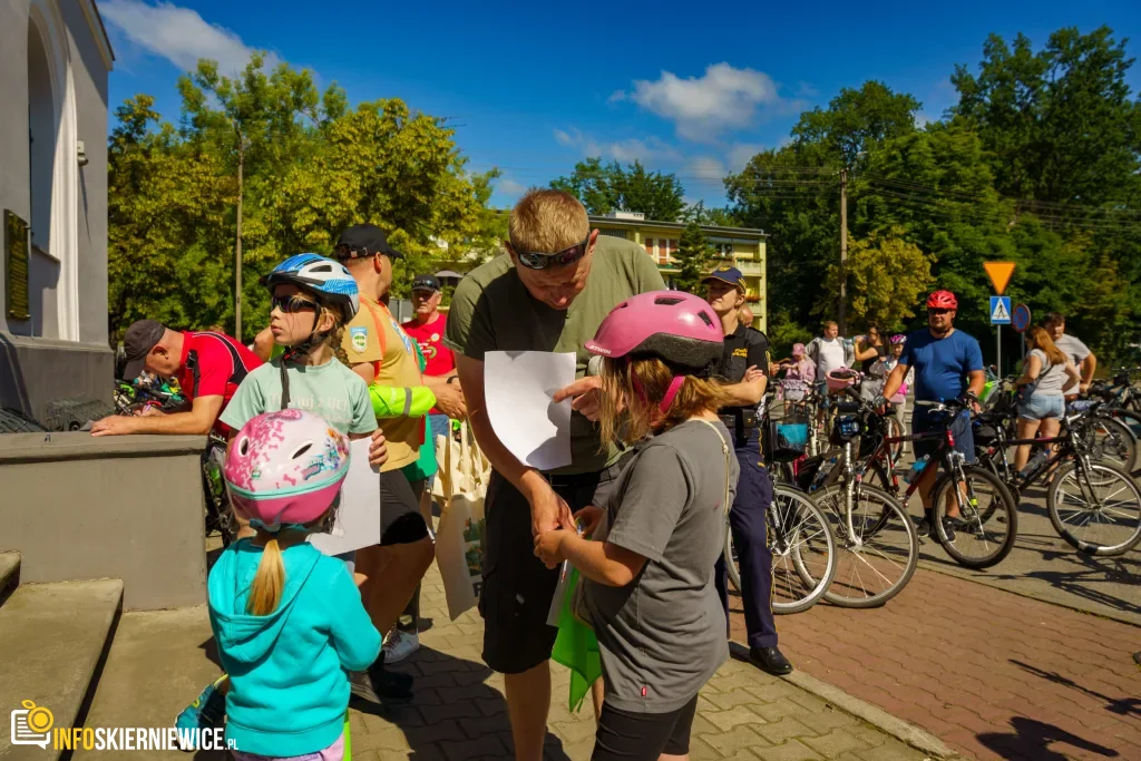 250 osób na trasie do Lipiec Reymontowskich. Peleton uciekł od smartfonów 1 V Ekologiczny Powiatowy Rajd Rowerowy (21 z 105)