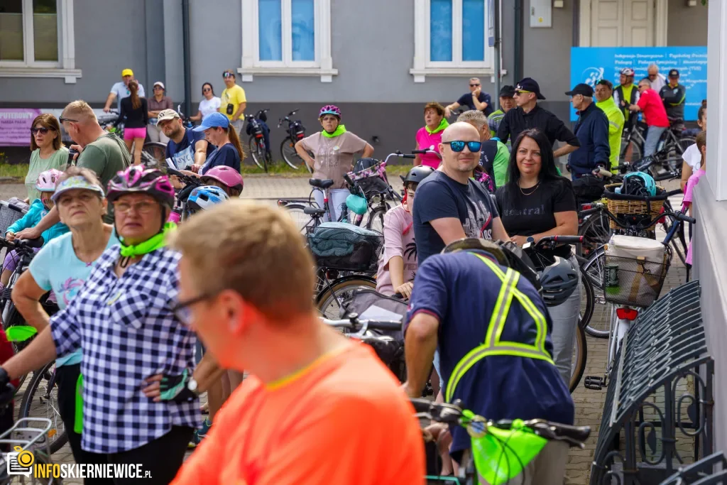 250 osób na trasie do Lipiec Reymontowskich. Peleton uciekł od smartfonów 1 V Ekologiczny Powiatowy Rajd Rowerowy (37 z 105)