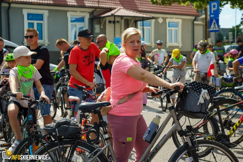 250 osób na trasie do Lipiec Reymontowskich. Peleton uciekł od smartfonów 1 V Ekologiczny Powiatowy Rajd Rowerowy (38 z 105)
