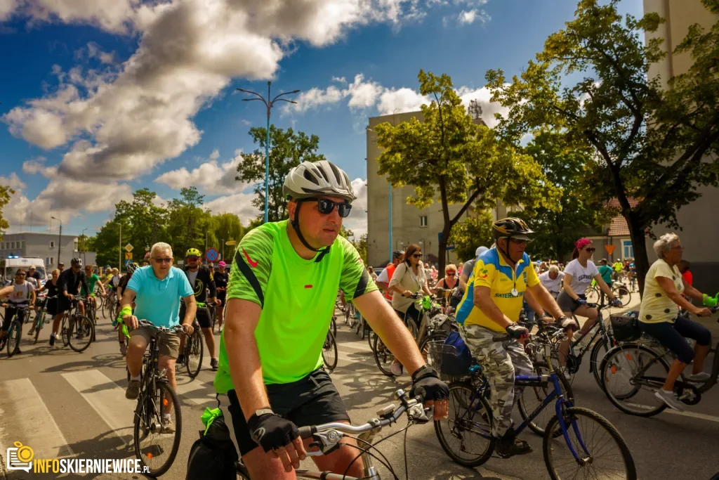 250 osób na trasie do Lipiec Reymontowskich. Peleton uciekł od smartfonów 6 V Ekologiczny Powiatowy Rajd Rowerowy (45 z 105)