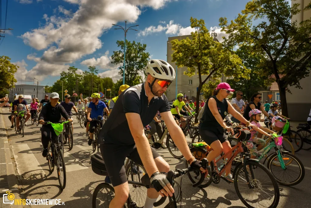 250 osób na trasie do Lipiec Reymontowskich. Peleton uciekł od smartfonów 6 V Ekologiczny Powiatowy Rajd Rowerowy (47 z 105)