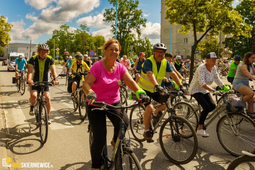 250 osób na trasie do Lipiec Reymontowskich. Peleton uciekł od smartfonów 1 V Ekologiczny Powiatowy Rajd Rowerowy (49 z 105)