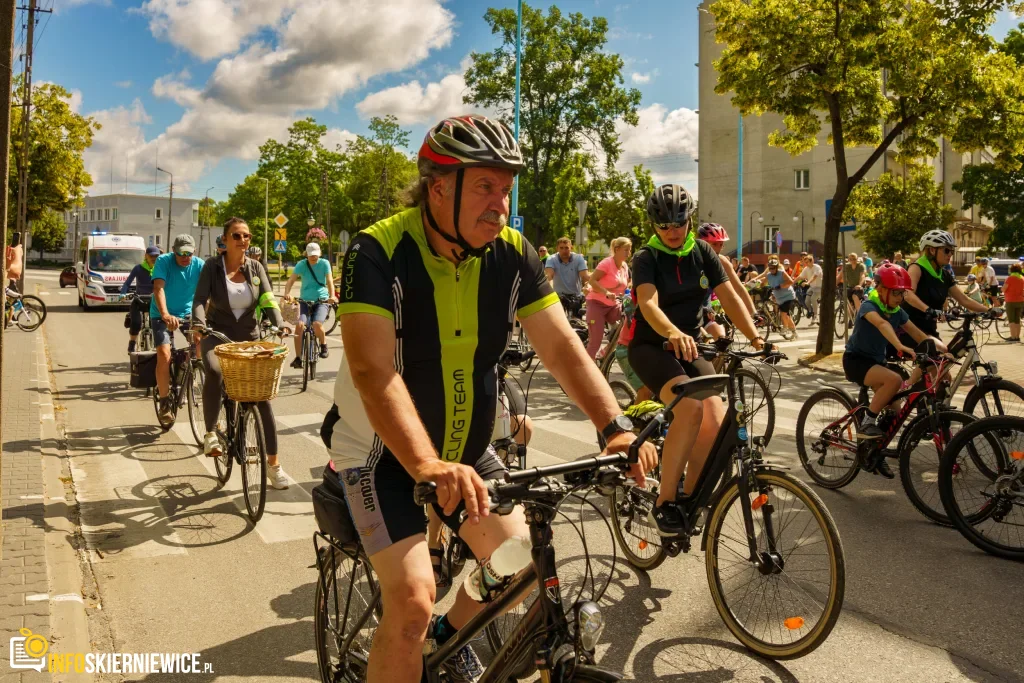 250 osób na trasie do Lipiec Reymontowskich. Peleton uciekł od smartfonów 1 V Ekologiczny Powiatowy Rajd Rowerowy (50 z 105)