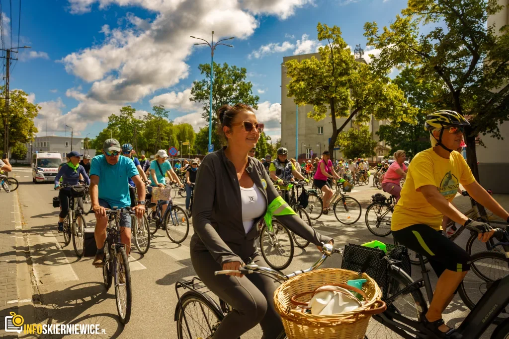 250 osób na trasie do Lipiec Reymontowskich. Peleton uciekł od smartfonów 6 V Ekologiczny Powiatowy Rajd Rowerowy (51 z 105)