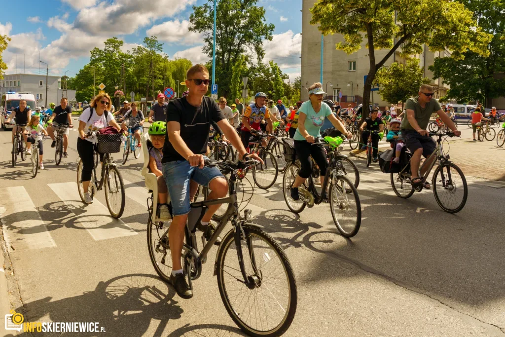 250 osób na trasie do Lipiec Reymontowskich. Peleton uciekł od smartfonów 6 V Ekologiczny Powiatowy Rajd Rowerowy (55 z 105)