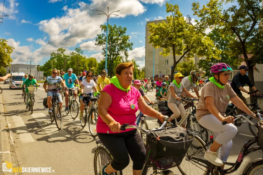 250 osób na trasie do Lipiec Reymontowskich. Peleton uciekł od smartfonów 1 V Ekologiczny Powiatowy Rajd Rowerowy (59 z 105)