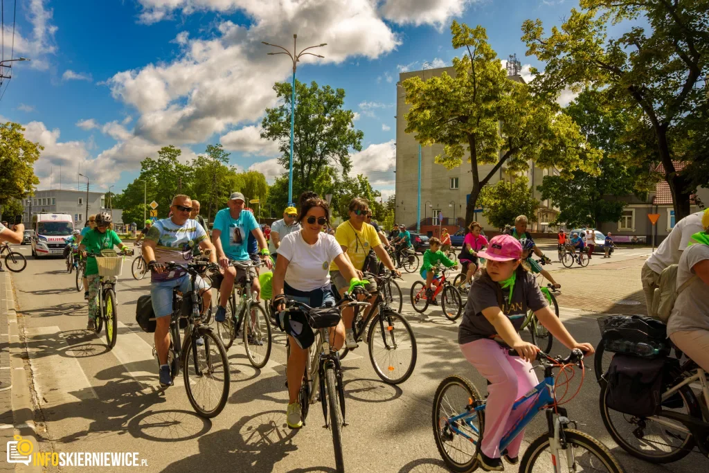 250 osób na trasie do Lipiec Reymontowskich. Peleton uciekł od smartfonów 1 V Ekologiczny Powiatowy Rajd Rowerowy (60 z 105)