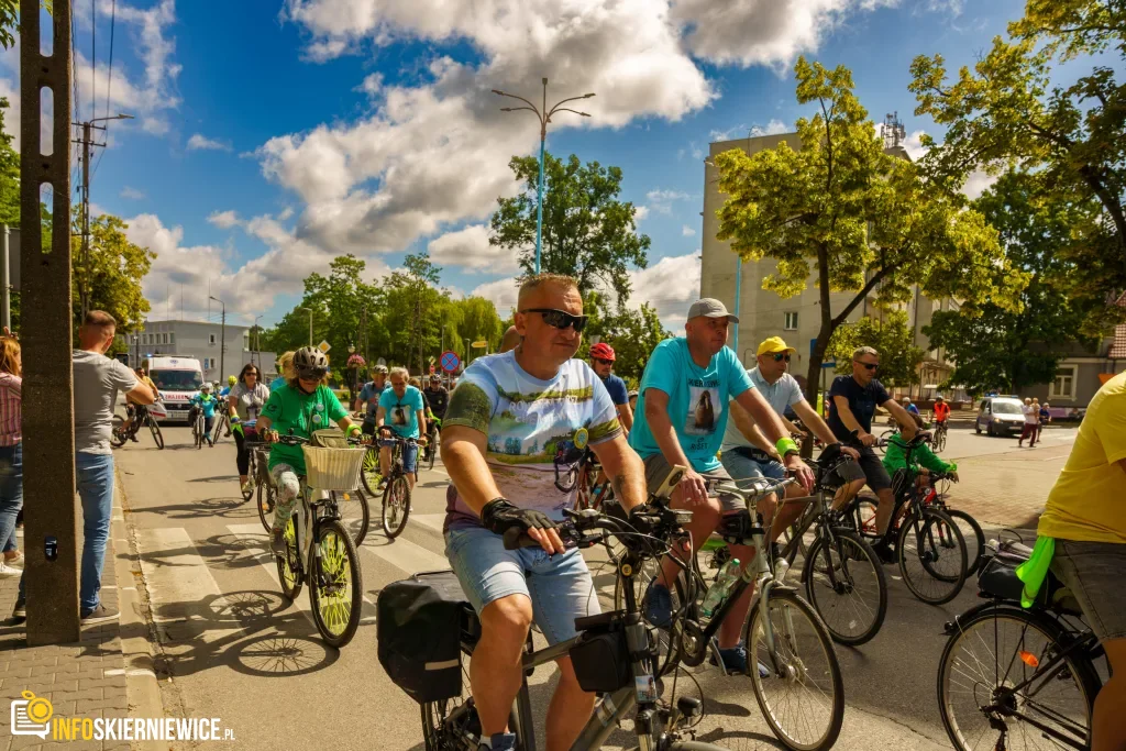 250 osób na trasie do Lipiec Reymontowskich. Peleton uciekł od smartfonów 1 V Ekologiczny Powiatowy Rajd Rowerowy (61 z 105)