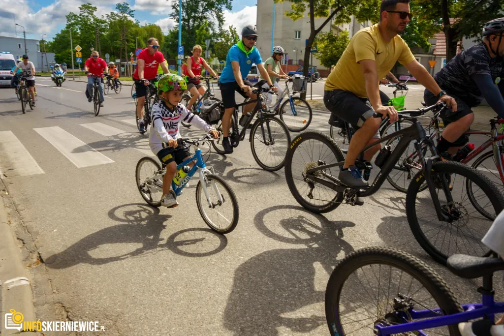 250 osób na trasie do Lipiec Reymontowskich. Peleton uciekł od smartfonów 6 V Ekologiczny Powiatowy Rajd Rowerowy (63 z 105)