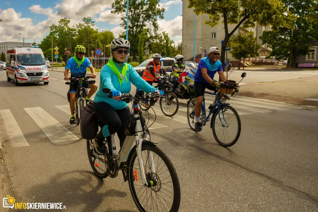250 osób na trasie do Lipiec Reymontowskich. Peleton uciekł od smartfonów 6 V Ekologiczny Powiatowy Rajd Rowerowy (65 z 105)