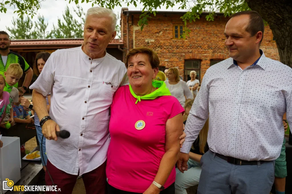 250 osób na trasie do Lipiec Reymontowskich. Peleton uciekł od smartfonów 5 V Ekologiczny Powiatowy Rajd Rowerowy (90 z 105)