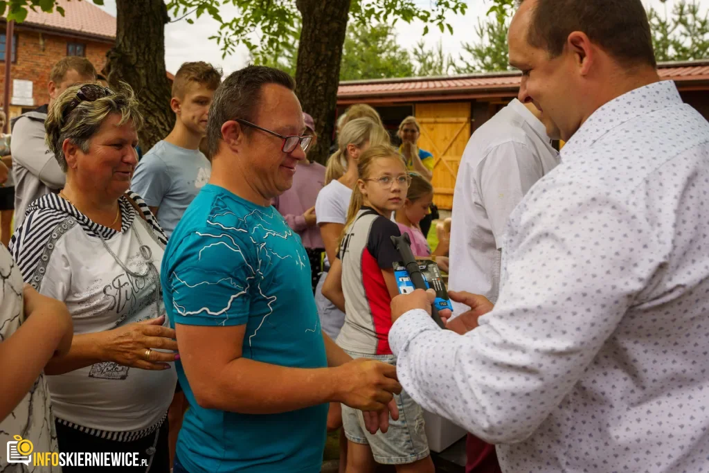 250 osób na trasie do Lipiec Reymontowskich. Peleton uciekł od smartfonów 1 V Ekologiczny Powiatowy Rajd Rowerowy (92 z 105)