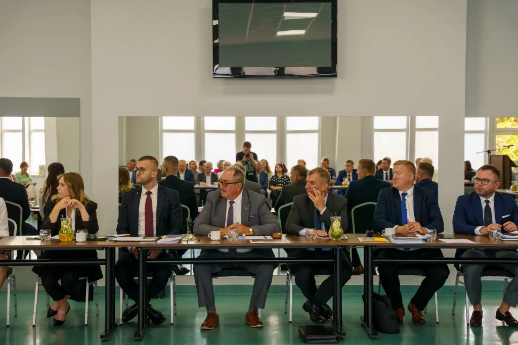 Krzysztof Jażdżyk z absolutorium i poparciem części opozycji 38 xxi sesje rady miasta skierniewice 13 z 36