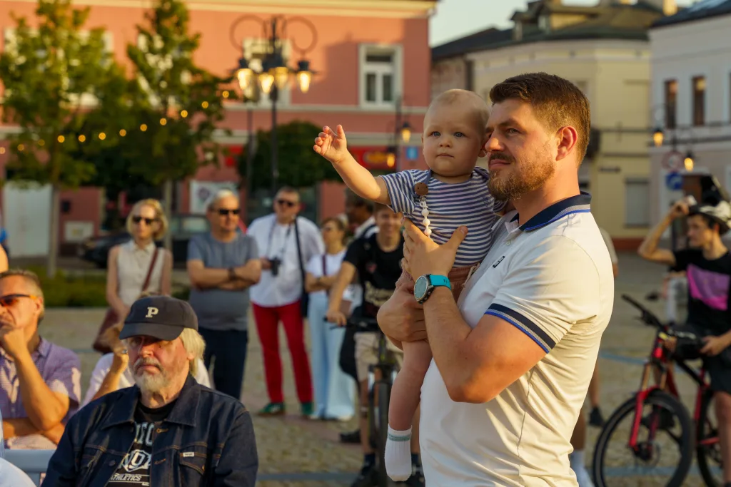 jazzowe brzmienia na skierniewickim rynku swing i emocje na zywo 12 z 30