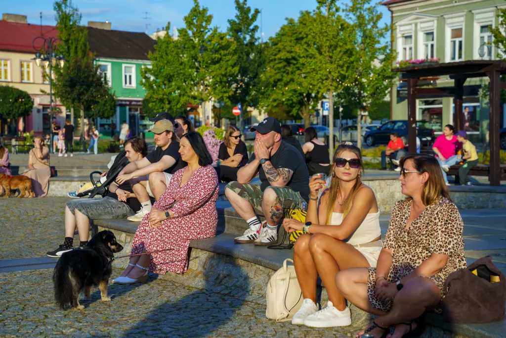 Jazzowe brzmienia na Skierniewickim rynku: Swing i emocje na żywo! 38 jazzowe brzmienia na skierniewickim rynku swing i emocje na zywo 15 z 30