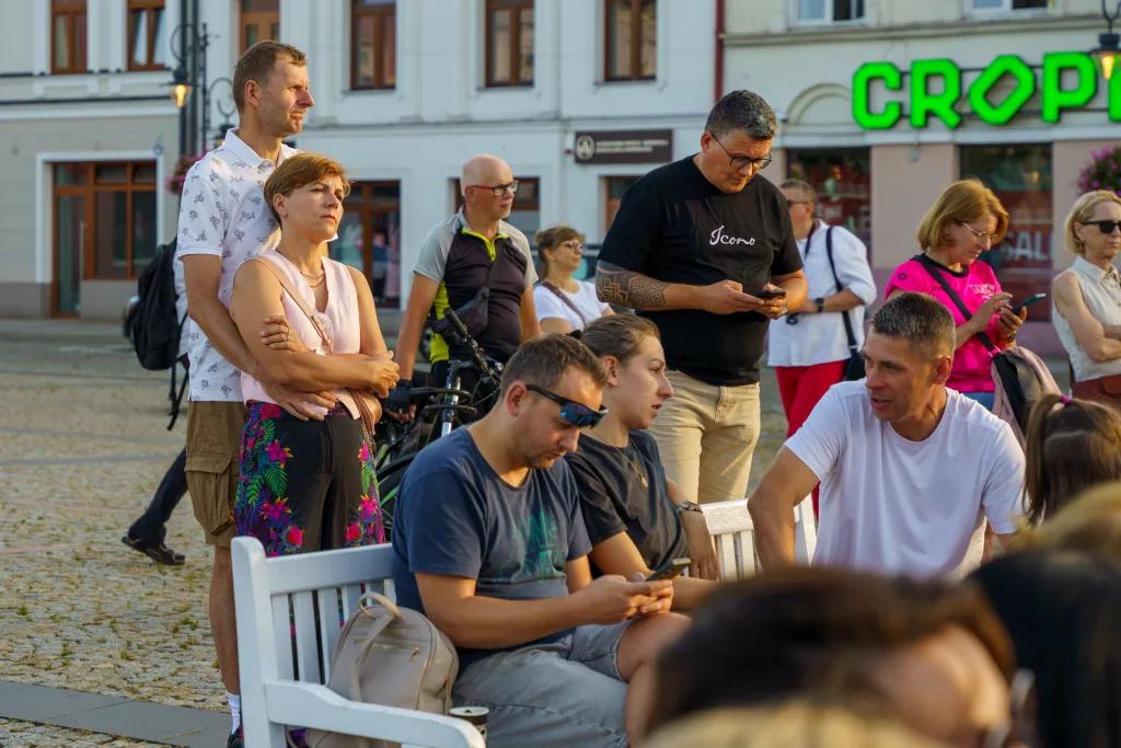 jazzowe brzmienia na skierniewickim rynku swing i emocje na zywo 18 z 30