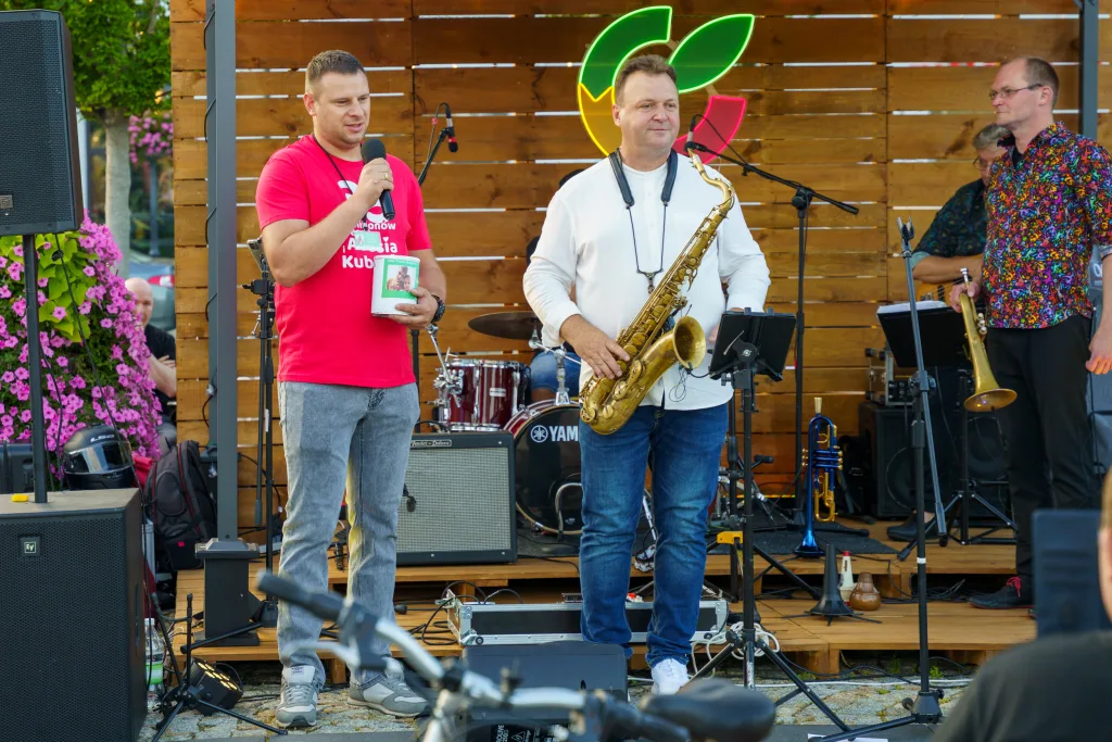 jazzowe brzmienia na skierniewickim rynku swing i emocje na zywo 25 z 30