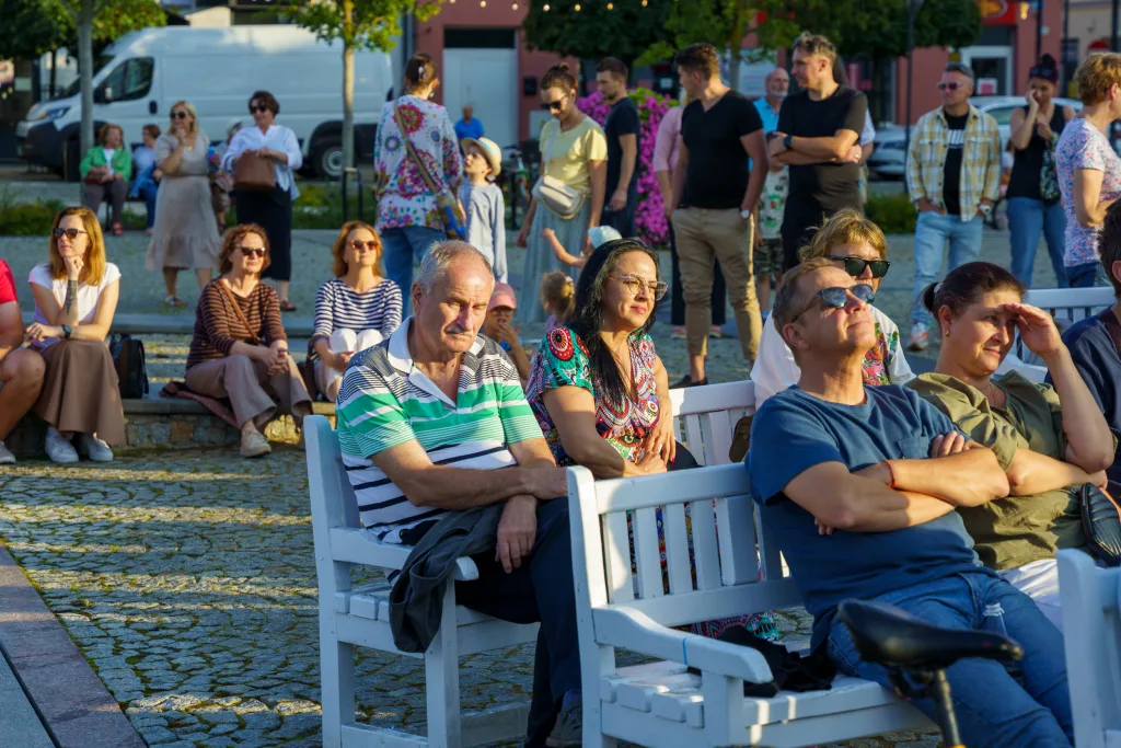 jazzowe brzmienia na skierniewickim rynku swing i emocje na zywo 3 z 30