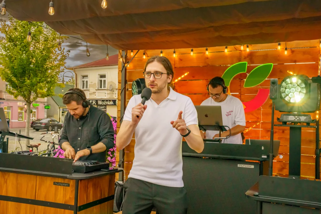 Silent Disco w Skierniewicach – tak wyglądała trzecia impreza cyklu Music Square 2025 37 silent disco skierniewice 2025 wyjatkowa taneczna noc juz za nami 1 z 43