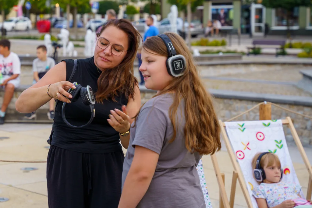 Silent Disco w Skierniewicach – tak wyglądała trzecia impreza cyklu Music Square 2025 33 silent disco skierniewice 2025 wyjatkowa taneczna noc juz za nami 2 z 43