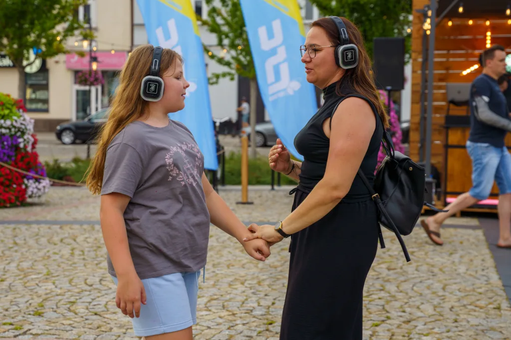 Silent Disco w Skierniewicach – tak wyglądała trzecia impreza cyklu Music Square 2025 33 silent disco skierniewice 2025 wyjatkowa taneczna noc juz za nami 6 z 43