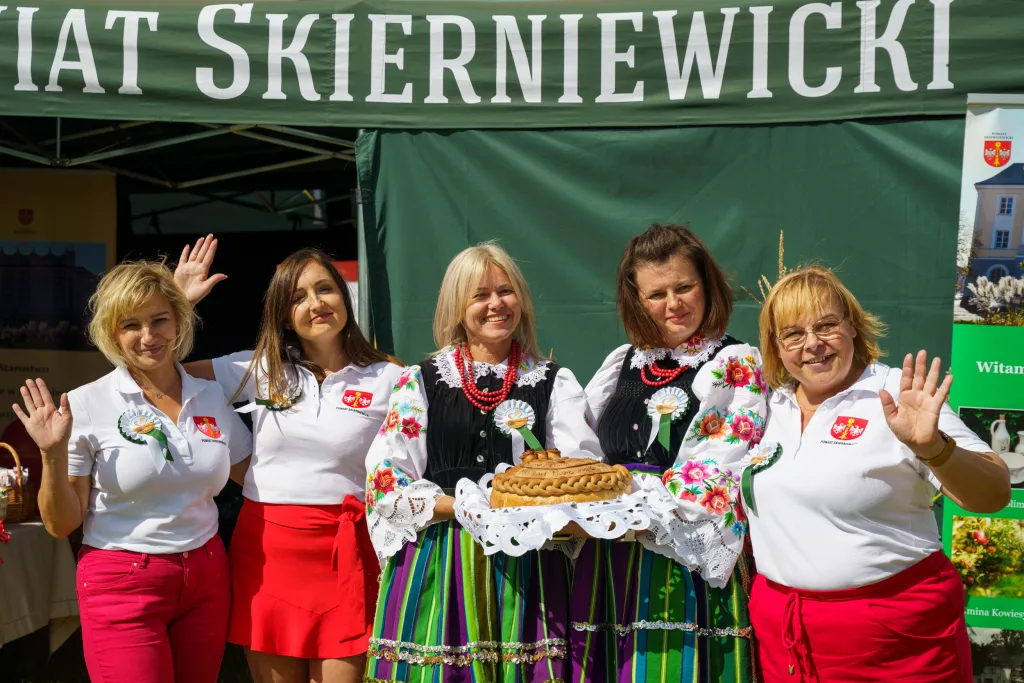Dożynki Powiatu Skierniewickiego 2025 w Starej Rawie. Barwny korowód, msza i święto plonów 36 dozynki powiatu skierniewickiego 2025 2 71 z 91