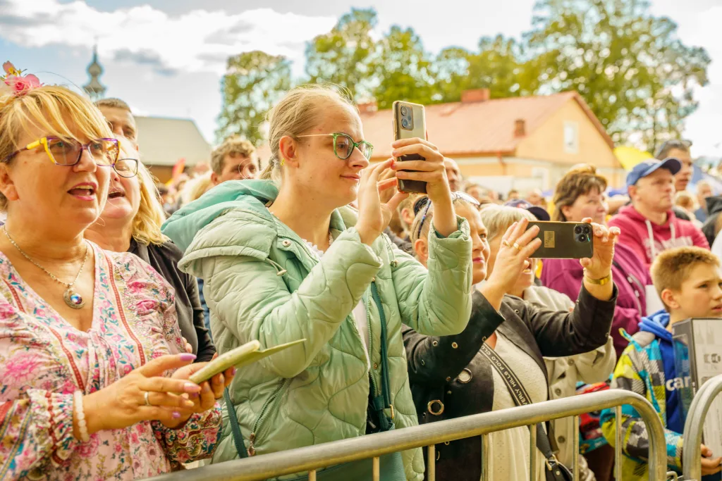 Dożynki Powiatu Skierniewickiego 2025 w Starej Rawie. Barwny korowód, msza i święto plonów 37 dozynki powiatu skierniewickiego 2025 fanatic 4 z 34