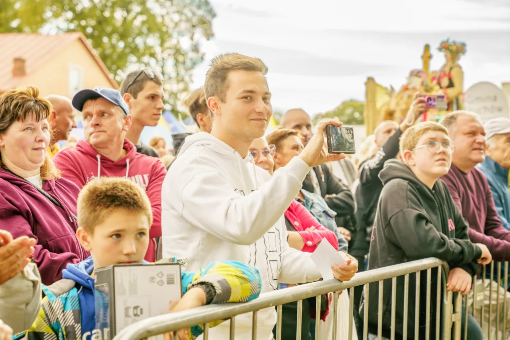 Dożynki Powiatu Skierniewickiego 2025 w Starej Rawie. Barwny korowód, msza i święto plonów 37 dozynki powiatu skierniewickiego 2025 fanatic 5 z 34