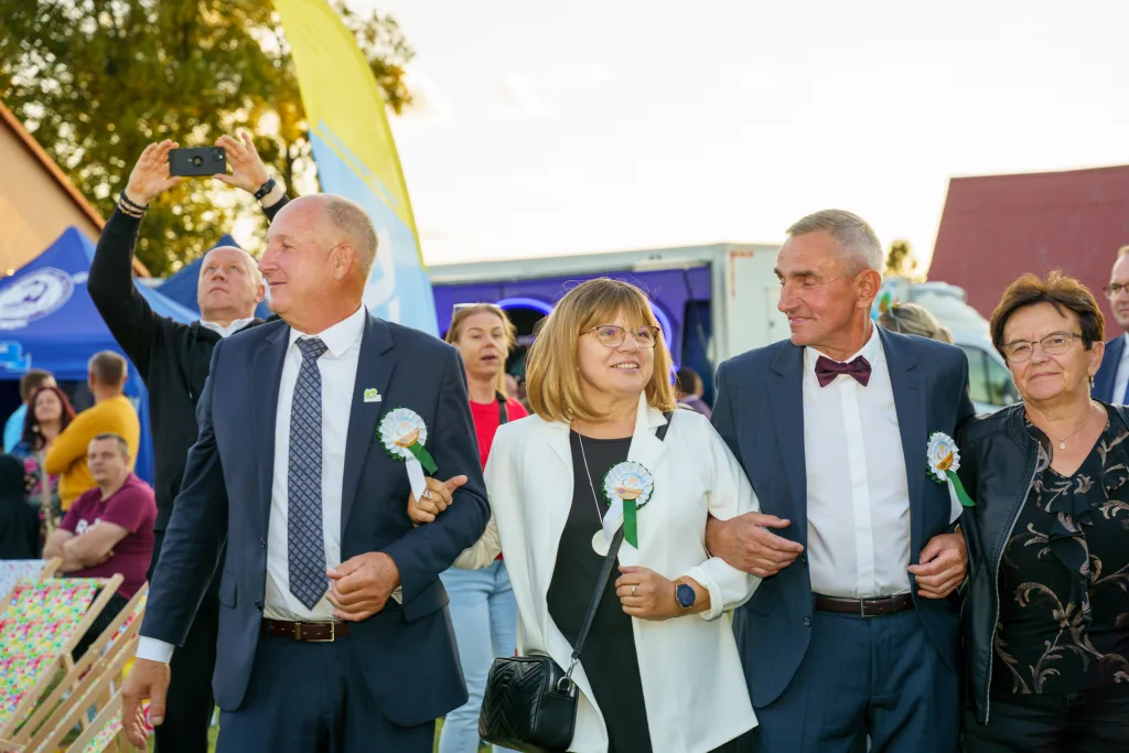 Dożynki Powiatu Skierniewickiego 2025 w Starej Rawie. Barwny korowód, msza i święto plonów 39 dozynki powiatu skierniewickiego 2025 playboys 21 z 46