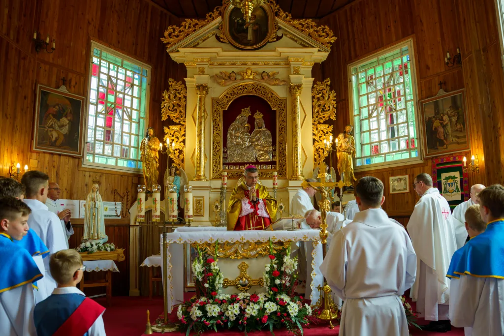Janisławice świętują 500 lat kościoła. Historyczny jubileusz z udziałem biskupa i ministra 33 jubileusz 500 lecia konsekracji kosciola w janislawicach 11 z 124
