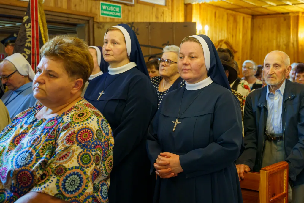 Janisławice świętują 500 lat kościoła. Historyczny jubileusz z udziałem biskupa i ministra 37 jubileusz 500 lecia konsekracji kosciola w janislawicach 18 z 124