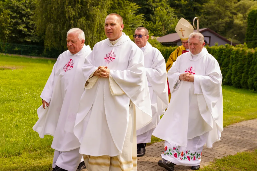 Janisławice świętują 500 lat kościoła. Historyczny jubileusz z udziałem biskupa i ministra 36 jubileusz 500 lecia konsekracji kosciola w janislawicach 6 z 124