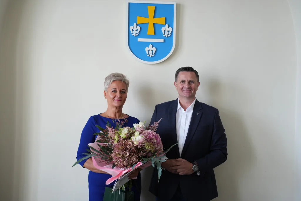 Prezydent Skierniewic wręczył akty powołania dyrektorom szkół 23 prezydent skierniewic wreczyl akty powolania dyrektorom szkol 1619109042759590