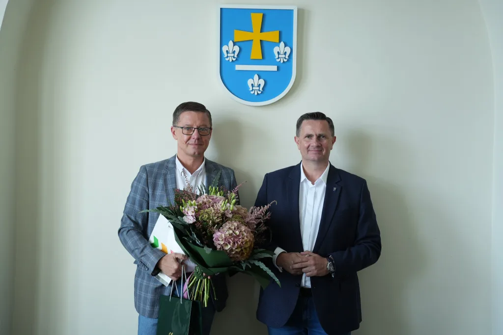 Prezydent Skierniewic wręczył akty powołania dyrektorom szkół 23 prezydent skierniewic wreczyl akty powolania dyrektorom szkol 1619109092759585