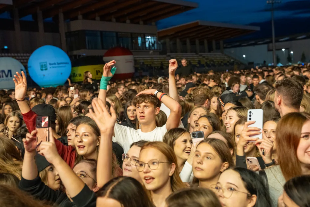 Święto Kwiatów 2025 w Skierniewicach. Kinny Zimmer, Young Igi i KęKę porwali publiczność 34 dsc02060