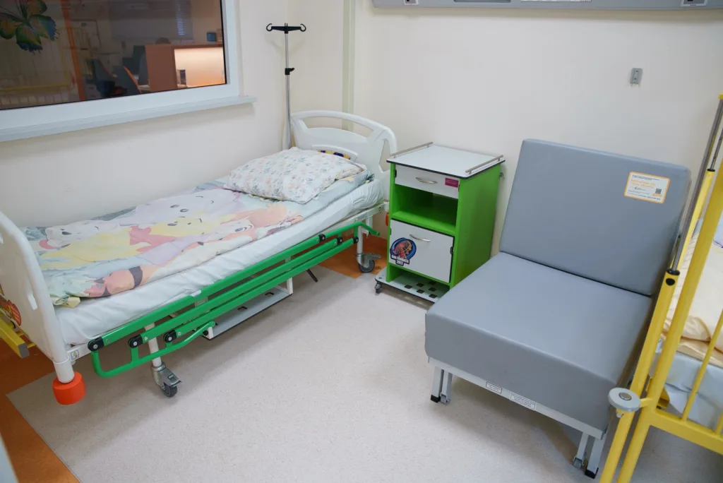 Łóżka dla rodziców małych pacjentów w szpitalu w Skierniewicach – Fundacja przekazała 8 zestawów 33 dsc03530